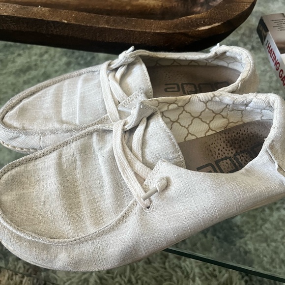 4 pairs of Wendy hey dude summer shoes - Picture 8 of 14